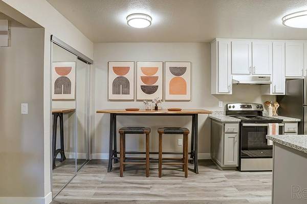 $2,099 / 1br - 700ft2 - Luxurious 1 BR Retreat with Patio, Near Public Transit (hayward / castro valley)63664185605505124