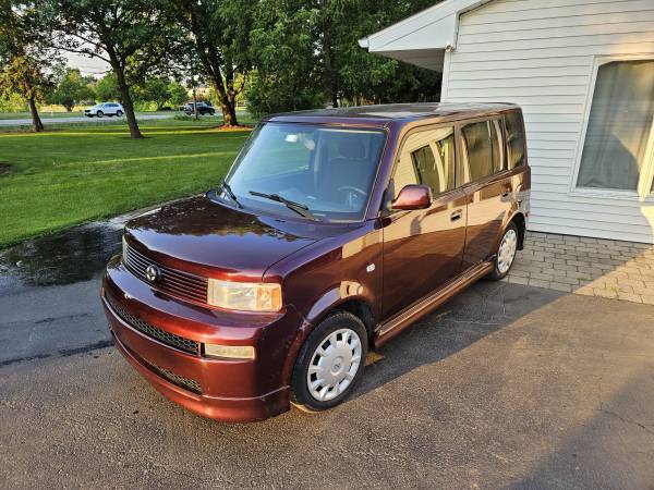 2006 SCION XB 40MPG 5 SPEED - $5,800 (Oswego)63618926268035122