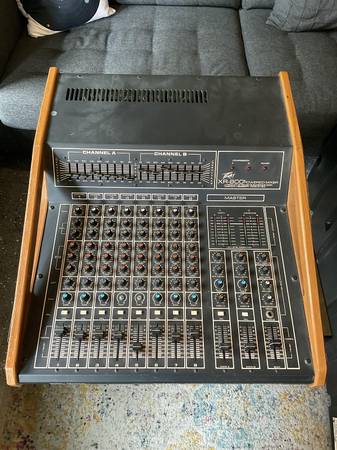 Peavey xr-800 powered mixer 1