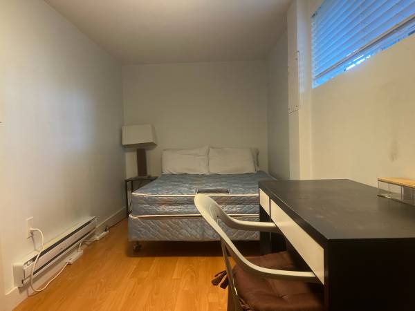 Private Room $725 E4th Ave 1