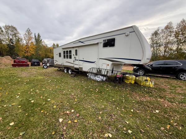 Outside trailer available 1