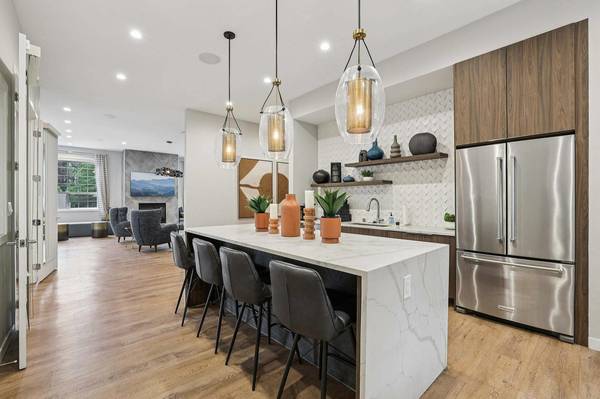 $1,758 / 1br - 658ft2 - Estacionamiento Cubierto, Patio de Juegos al Aire Libre, Encimeras de Granito (1324 Mill Creek Blvd, Mill Creek, WA)63814788846851123