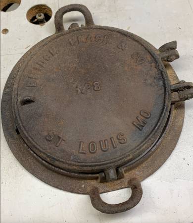 Bridge, Beach & Co. No. 8 Waffle Iron 1