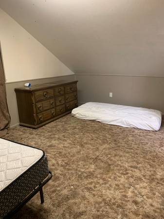 $510.00 / 6br - 2050ft2 - Shared  and private rooms right next to the park.64037556406273123