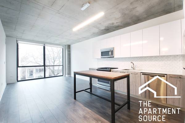 $2,625 / 1br - 658ft2 - Luxury Lakeview Apartment – Floor-to-Ceiling Windows, In-Unit W/D 🏡 (Lakeview)64041811003649122