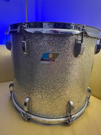 Ludwig 15” silver sparkle field drum 1