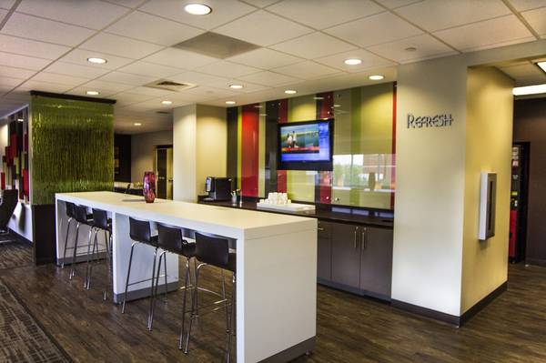$1,047 Oficina hermosa disponible en Main Street en el centro de Greenville. (Greenville)63783812087555123