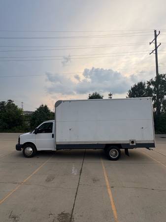 2017 chevy 3500 16foot box truck - $11,800 (Schiller Park)63616772717315123