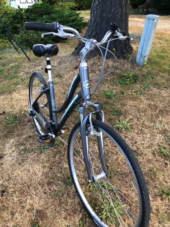 Bicicleta GIANT Liv Cypress City Comfort para ciudad, tamaño M - $165 (Bellingham Fairhaven)63435874539011121