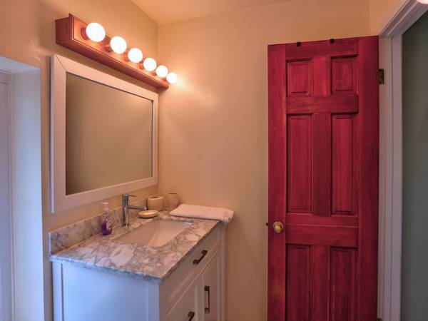 $1,000 / 1br - 650ft2 - Great Quiet Furnished Apartment (Casa de Oro)63847864694915121
