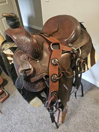 Circle y rope saddle 1