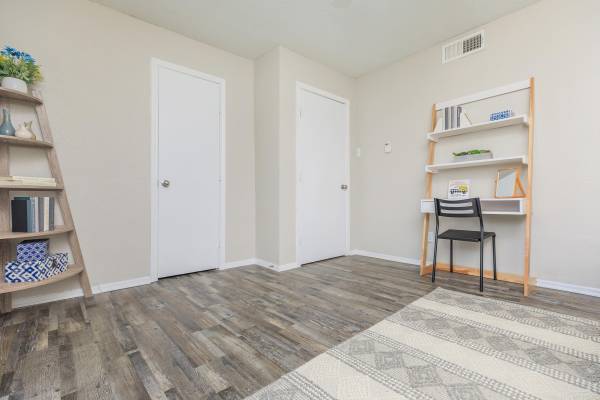 1 bedroom, In-unit laundry, Refrigerator with ice maker 1