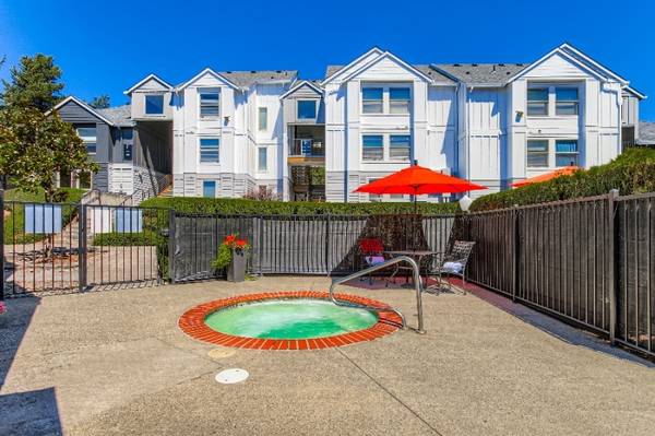 $1,535 / 1br - 705ft2 - Finally: A Place Where You Can Hog The Remote Guilt-Free (Clackamas, OR)63831466654209120