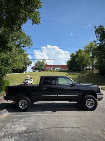 2005 Chevrolet Silverado 1500 crew cab - $10,00063625105570051123