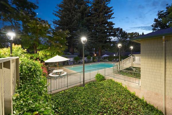 $2,344 / 1br - 648ft2 - Walk-in Closets, Modern Fitness Center, Wood Burning Fireplace (napa county)63682888357123121