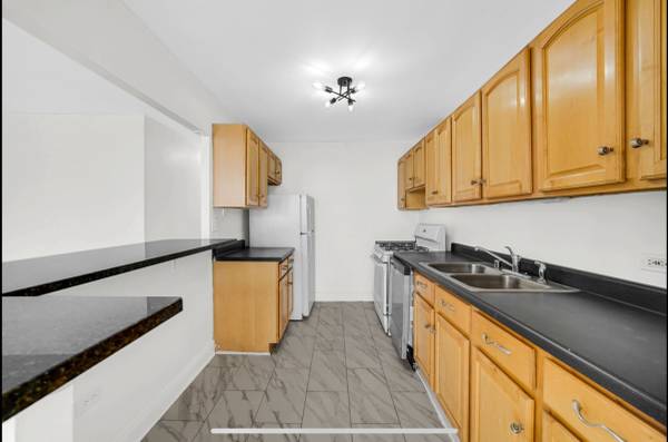 $900 / 1br - 1000ft2 - Room for Rent – 1B/1B in 2B/2B Lakefront High-Rise Condo (Chicago)63898731366914121