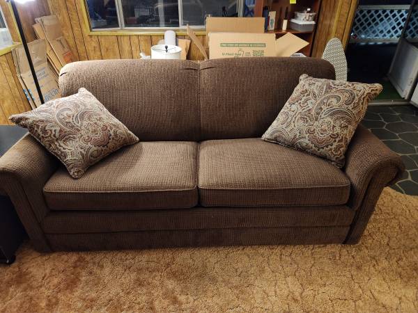 England Brand Sofa with Pull-Out Bed 1