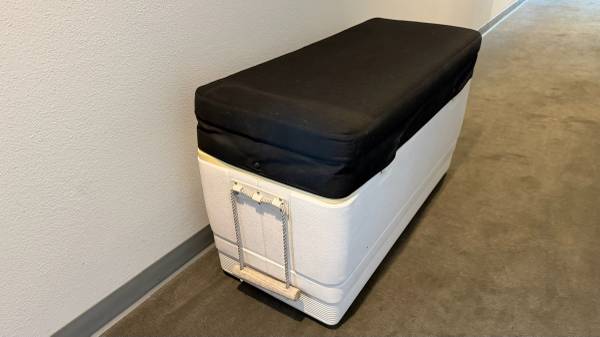 Igloo Marine Ultra 162-Quart Cooler with Padded Seat Cushion 1