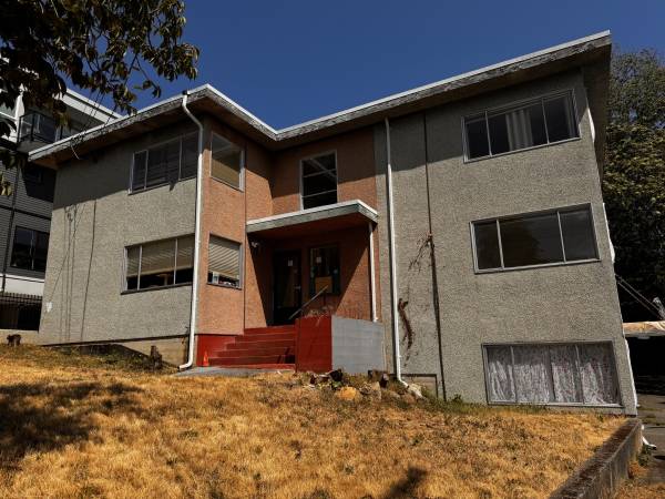 Esquimalt 1 bedroom close to shopping 1