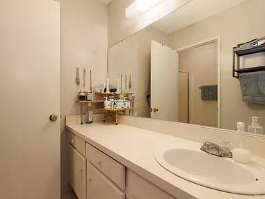 $1,450 / 2br - 995ft2 - Upgraded 2BD/2BA End Unit Near Irvine Valley College (Irvine)64030484897795124