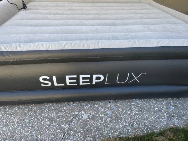 SLEEPLUX Durable Inflatable Air Mattress with Built-in Pump, Pillow a 1