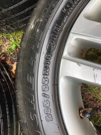 Llantas de aleación VW Jetta 2005.5 TDI 205/55 R16 - $25 (Seattle)63471358038531120