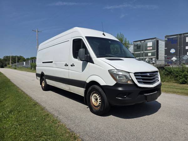2017 Freightliner Sprinter WORKER Cargo - Financing Available! 1