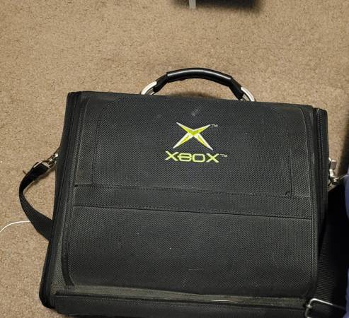 Original Xbox 2 controllers and 30 games - $15063470989947267124