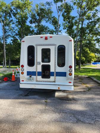 2000 Chevrolet Express 3500 Bus - $5.000 (Westside Jacksonville)63470253176065123