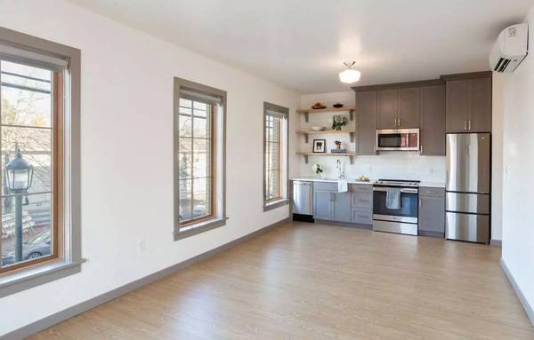 $1,450 / 379ft2 - Amazing Studio with public transit access! 379 Sq Ft! (Portland)63831772008323124