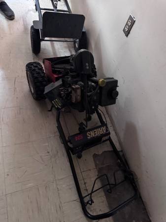 Ariens 524 snowblower 1