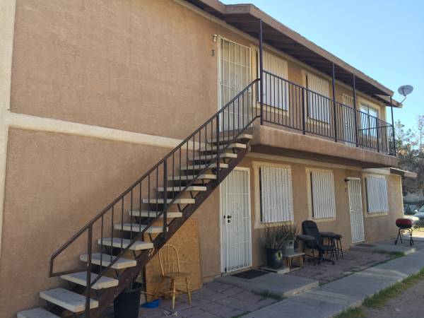 $1,100 / 2br - 822ft2 - 2 Dormitorios Remodelados 1 Baño (Las Vegas)63859501924865120