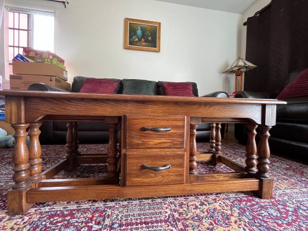Coffee Table with Two Stools 1