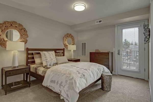 $1,587 / 1br - 450ft2 - Cozy 1 BR/1 BA Hideaway with Wood-inspired Flooring, Free WiFi (Old Farm District)63839294537217121