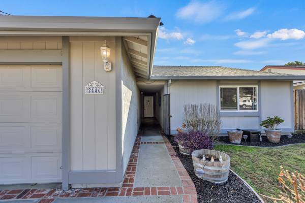 $555,000 / 1543ft2 - Charming Single-Story Rocklin Home in Top-Rated School District! (Rocklin)63900568141954123