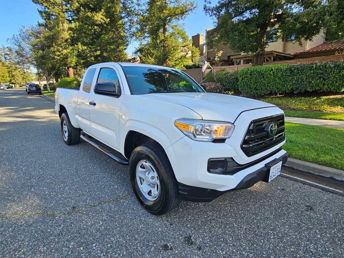 2019 TOYOTA TACOMA SR5 LOW MILES 4 Cylinders