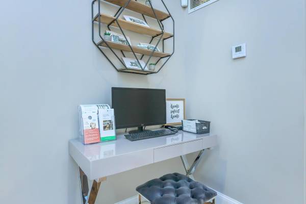 $2,060 / 425ft2 - Walk-in Closets, On-call Maintenance, Breakfast Bar (4820 Kenmore Avenue, Alexandria, VA)63896394119427123