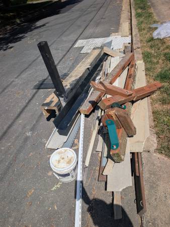 Curb Alert! Free construction materials 1