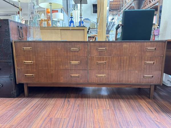 Vintage Mid Century 6 Drawer Wood Dresser/Credenza 1