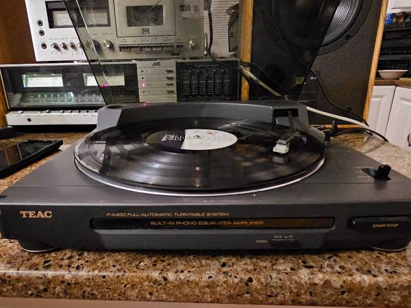 TEAC FULL AUTOMATIC STEREO TURNTABLE W/ BUILT -IN PHONO EQUALIZER 1