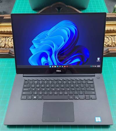 Dell Precision 5540 15.6" 4k Touch Xeon E-2276M 1TB NVMe 32GB RAM 97Wh 1