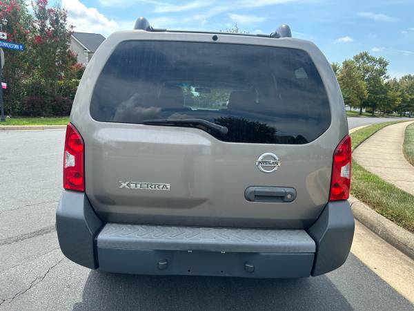 2005 Nissan Xterra SUV 4x4, transmisión manual de 6 velocidades, todo eléctrico, 300 mil km, único dueño - $2.850 (Vienna)63439845582977121
