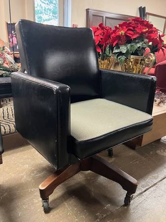 MCM Office Chair by Domore - Large and Sturdy 65971 1