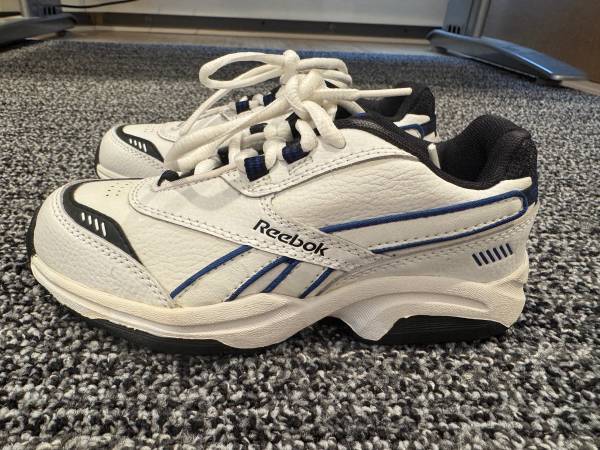 Reebok Size 1 Boys Running Shoes (New) 1