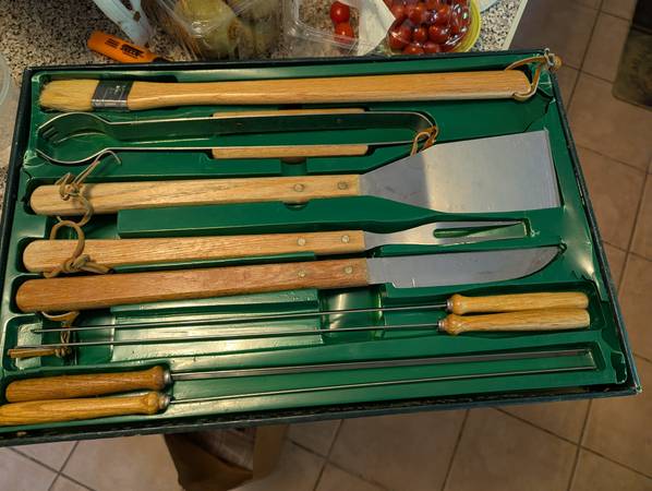 Barbecue tool set -wood handled 1