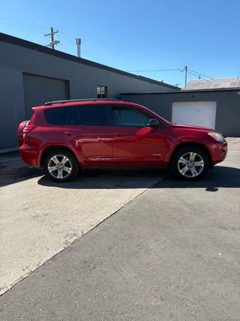 2012 Toyota RAV4 AWD V6 - $15,500 (Englewood)63620007548931121