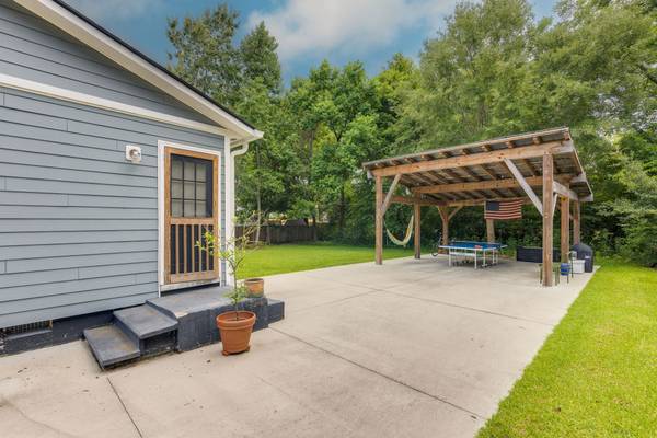 $3,000 / 3br - West Ashley Home 7 Minutes from MUSC, 1 mile from Whole Foods64016109260417123