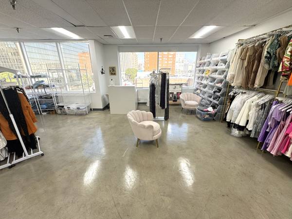 **********210 E Olympic Blvd #418 - CREATIVE OFFICE SPACE!!*********** 1