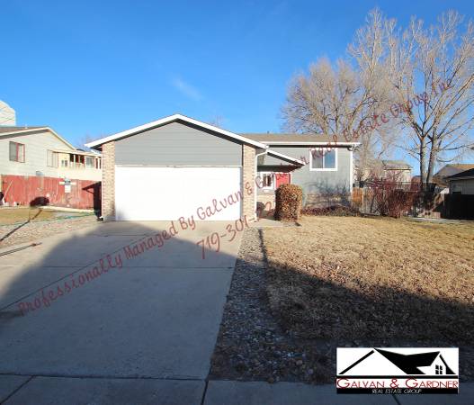 Terrific bi level home in Fountain Valley Ranch 1