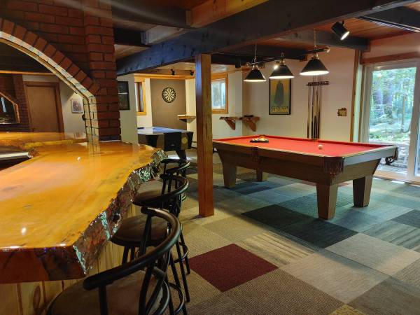 $1,680 / 8br - 4500ft2 - 9 br, 5 ba, 2 fireplaces, airhockey, pool table, 3 TVs, grill, 3 decks (North Conway, NH, fall/winter availability)63931656287106124